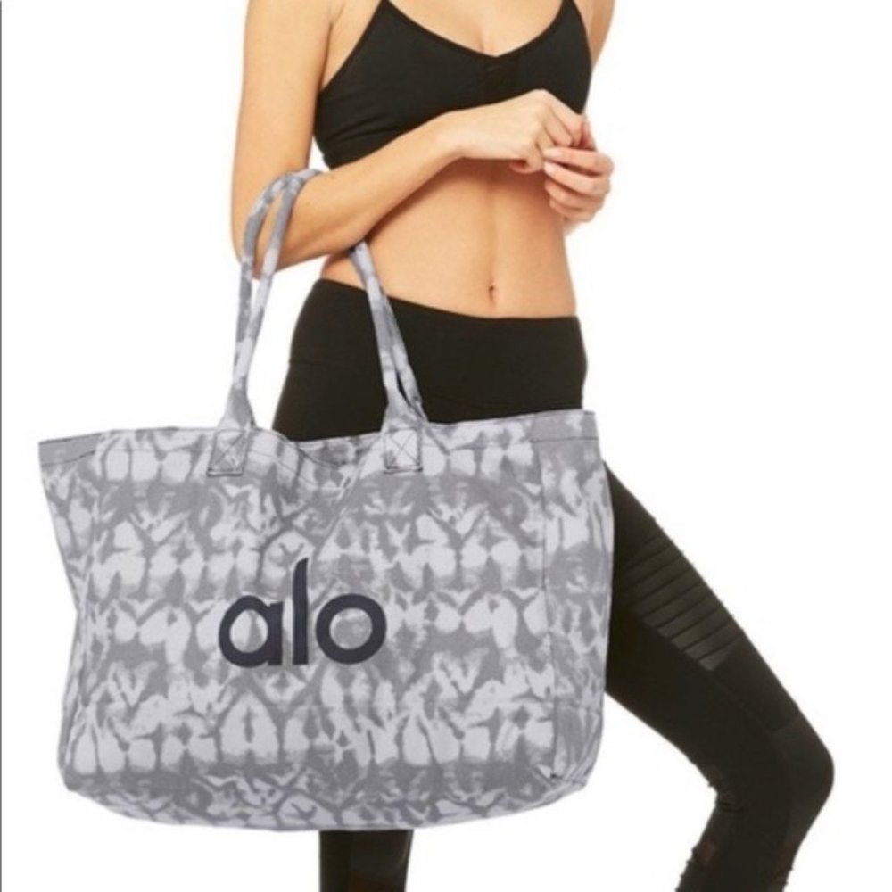 alo yoga 🌙 shopper tote BNWT